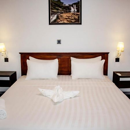 Surf & Party Weligama Hostel Exterior photo