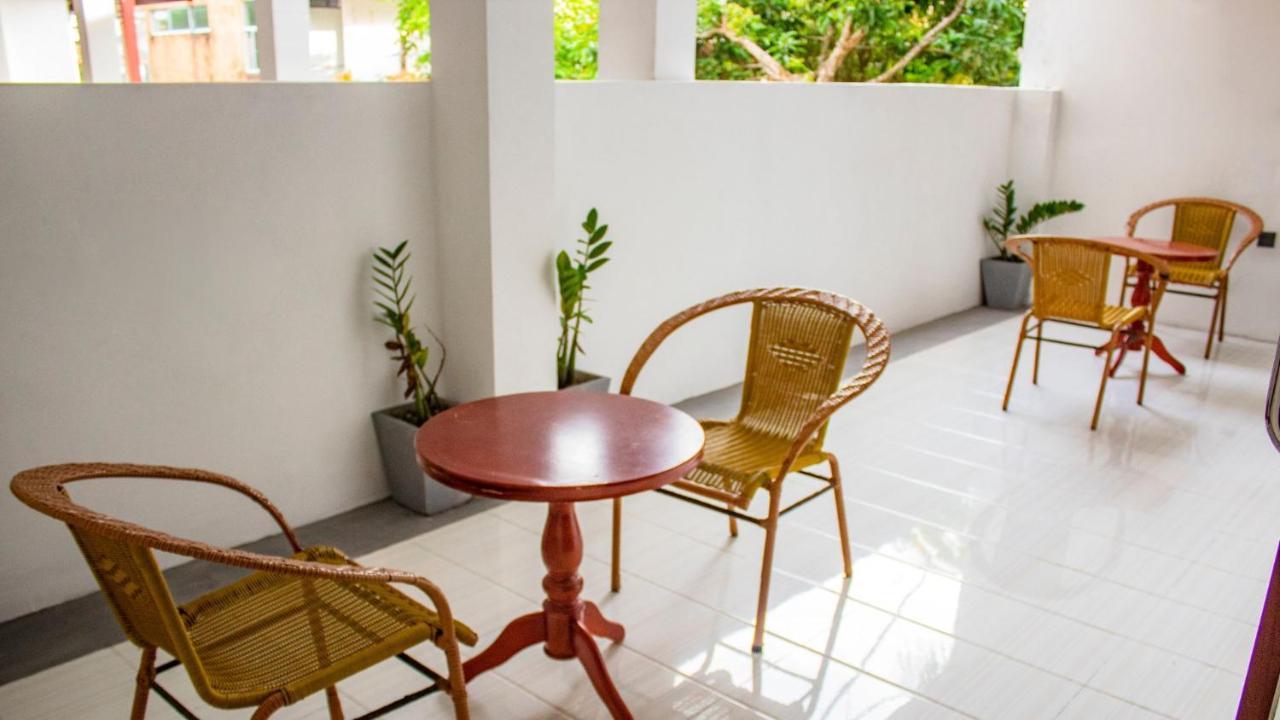 Surf & Party Weligama Hostel Exterior photo