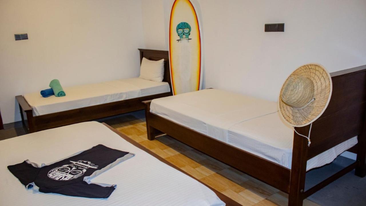 Surf & Party Weligama Hostel Exterior photo