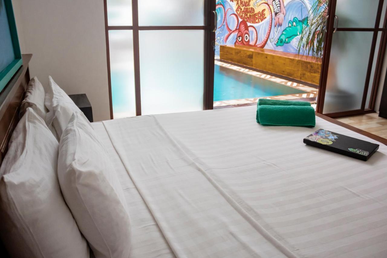 Surf & Party Weligama Hostel Exterior photo