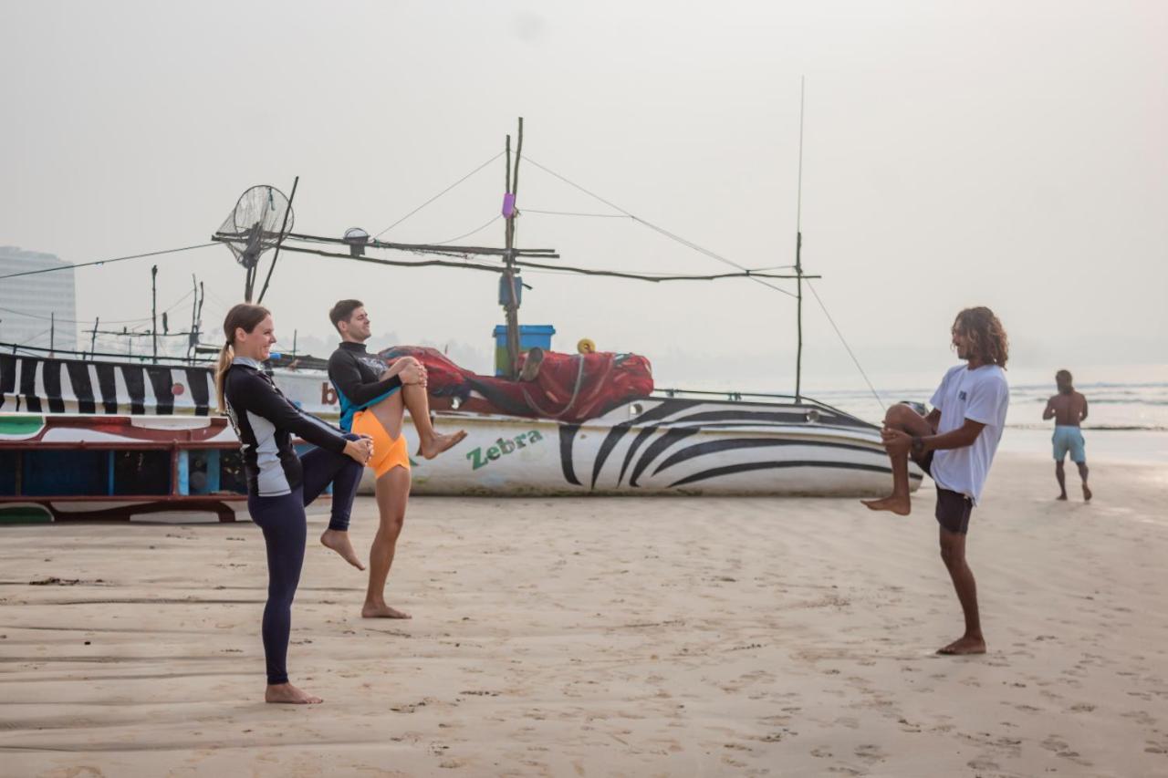 Surf & Party Weligama Hostel Exterior photo