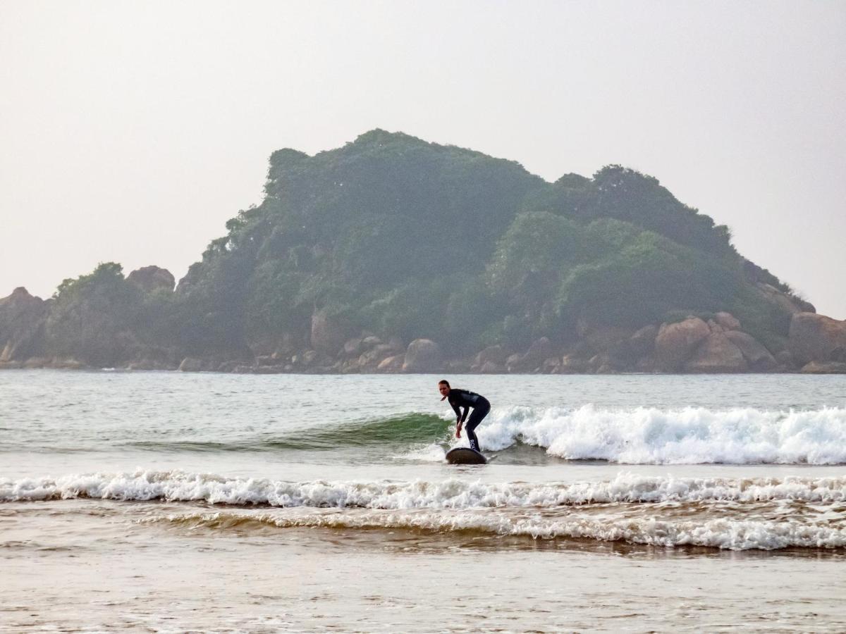 Surf & Party Weligama Hostel Exterior photo