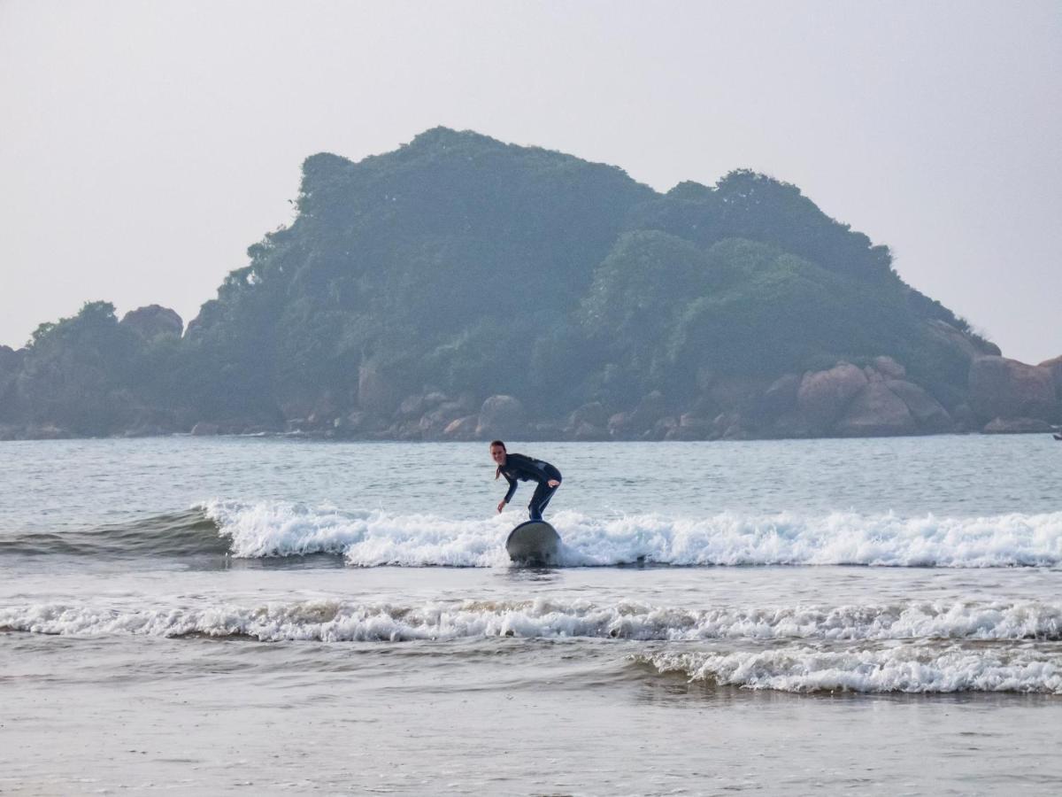 Surf & Party Weligama Hostel Exterior photo