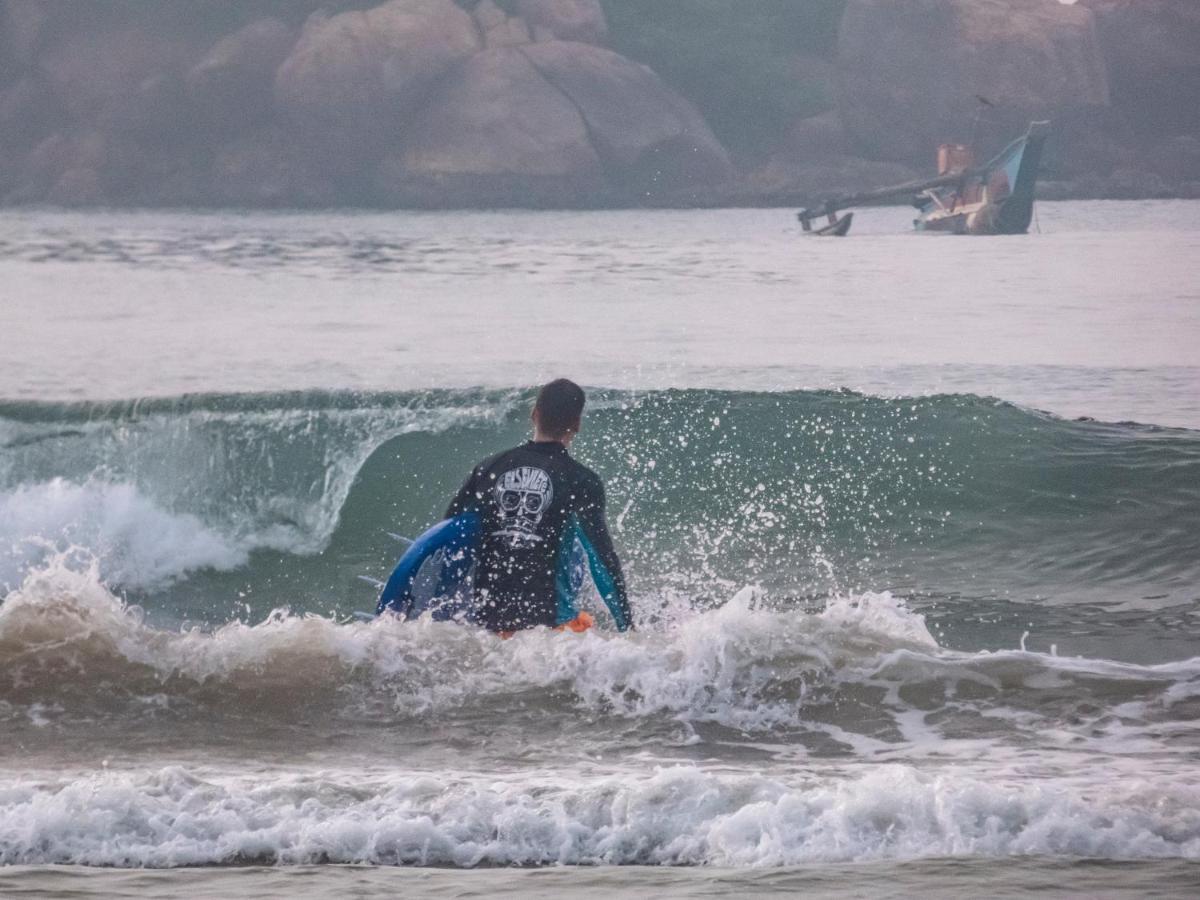 Surf & Party Weligama Hostel Exterior photo
