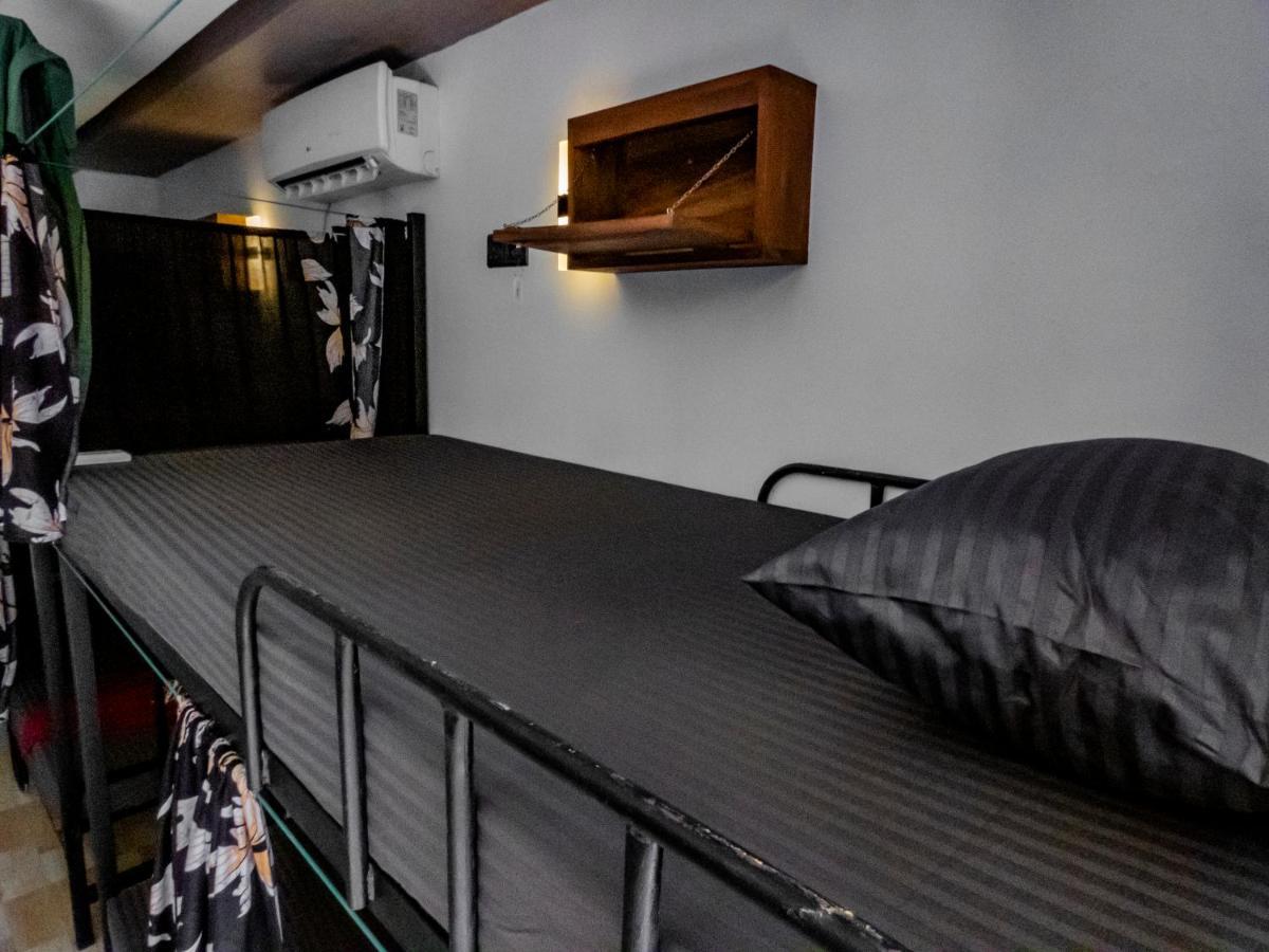 Surf & Party Weligama Hostel Exterior photo